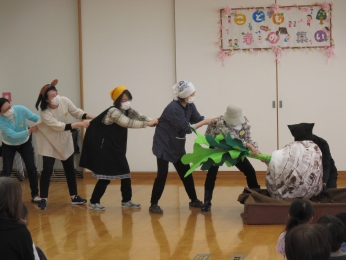 職員による劇　おおきなかぶ。