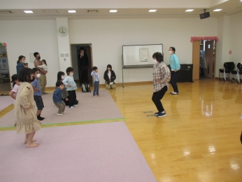 最後はみんなでサンサン体操。