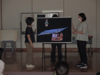 パネルシアター　織姫・彦星　ブルーライトを使ったよ。