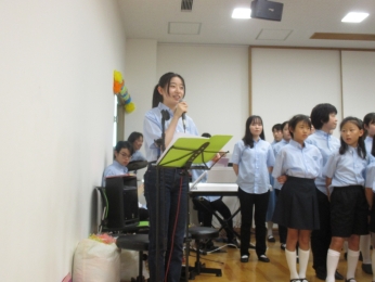 MCの高校生や大学生