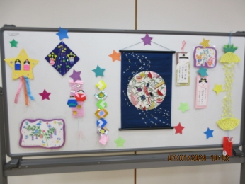 七夕の壁飾り。
