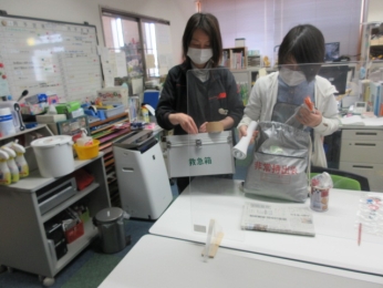 非常持出袋の確認。期限切れはないか？　足りないものはないか？