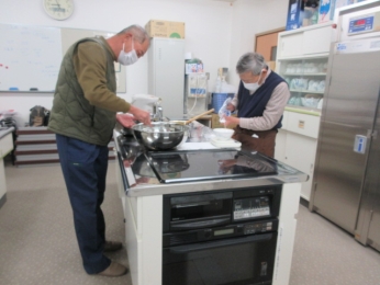 塩水の量は季節、湿度によってかえるそうです。