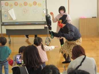 タンゴの曲で鬼さん登場！！